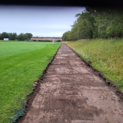 Etablering af grussti i naturområde