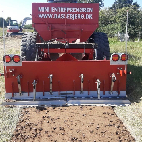 Vedligeholdelse af grussti i Jyderup