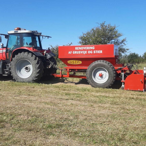 Vedligeholdelse af grussti i Kalundborg